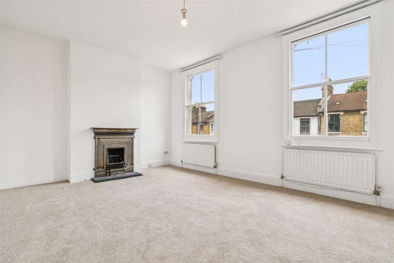Flat Gellatly Road in Greater London