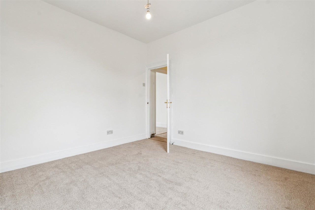 Flat Gellatly Road in Greater London