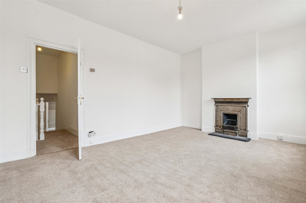 Flat Gellatly Road in Greater London
