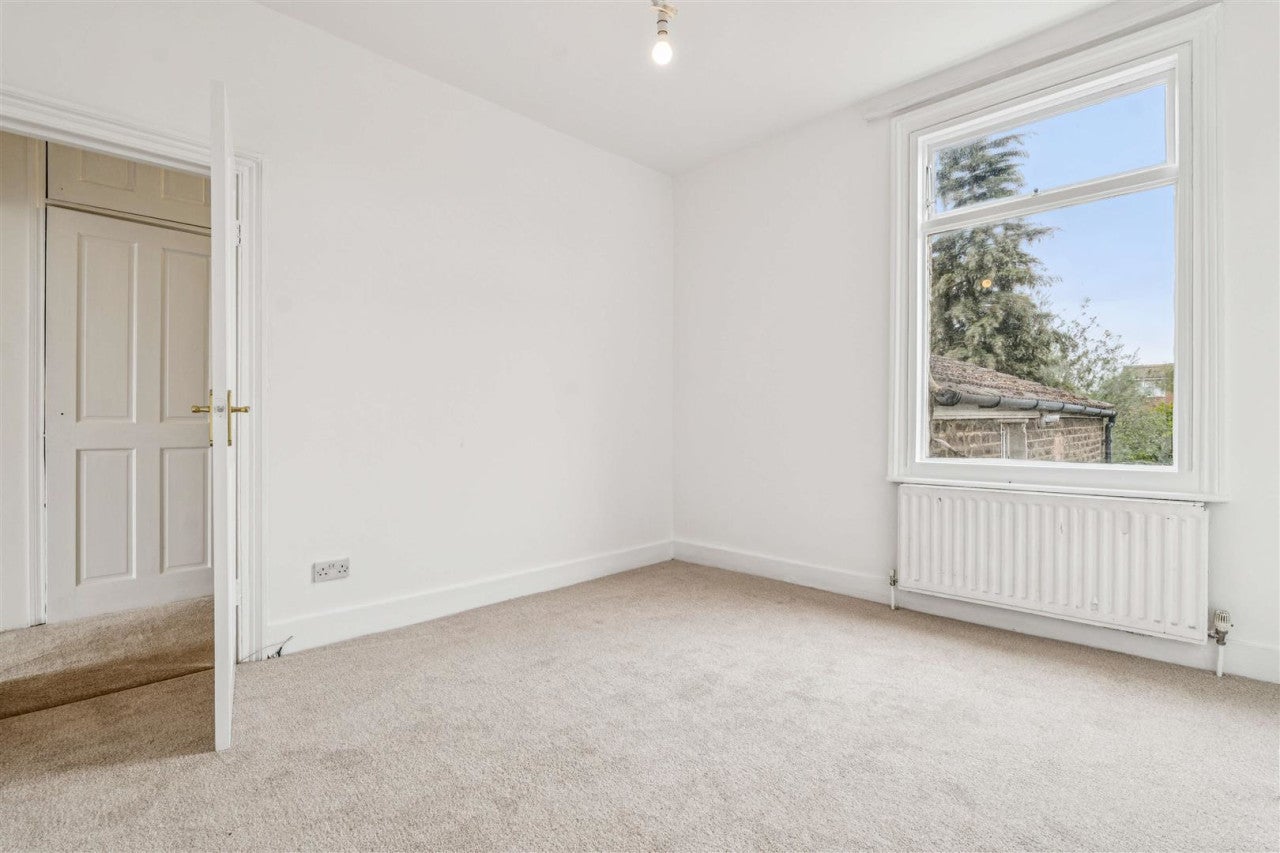 Flat Gellatly Road in Greater London