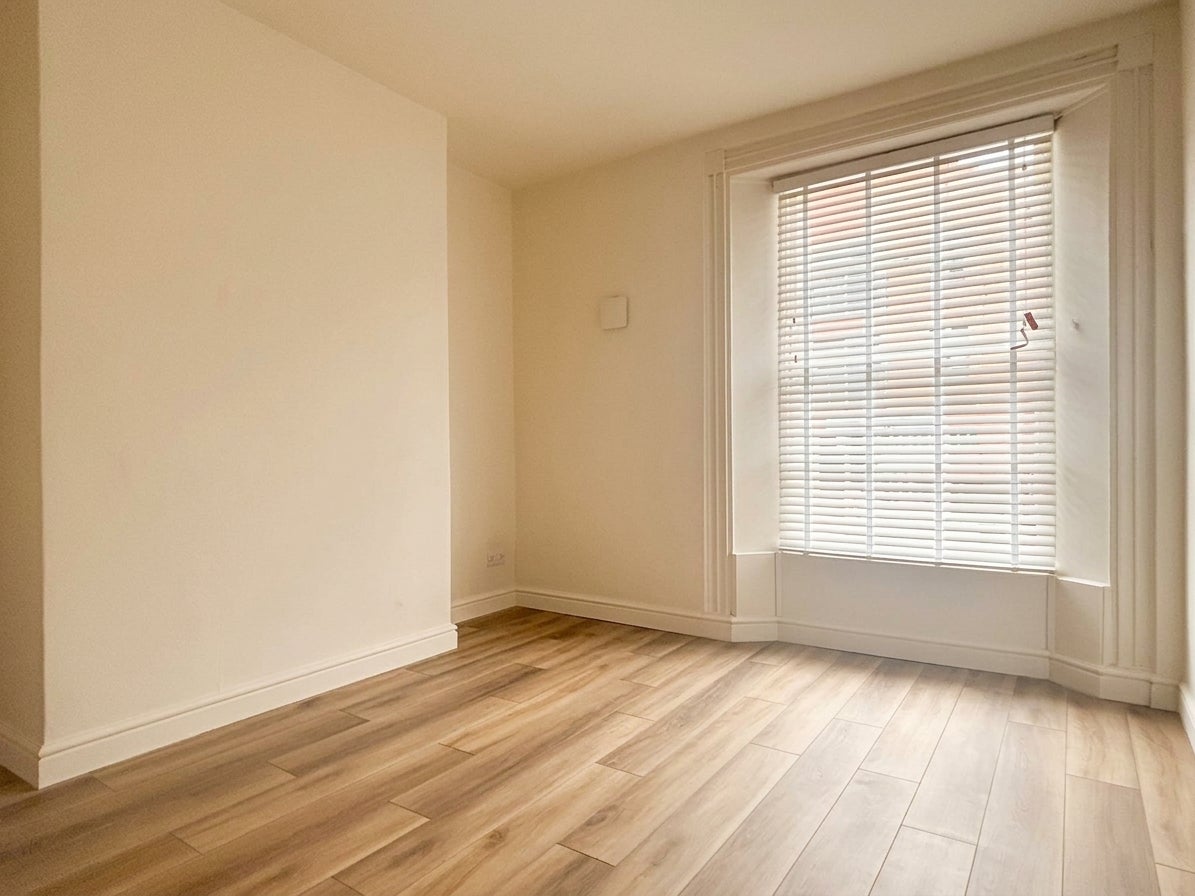Flat Somerset Place in Gloucester