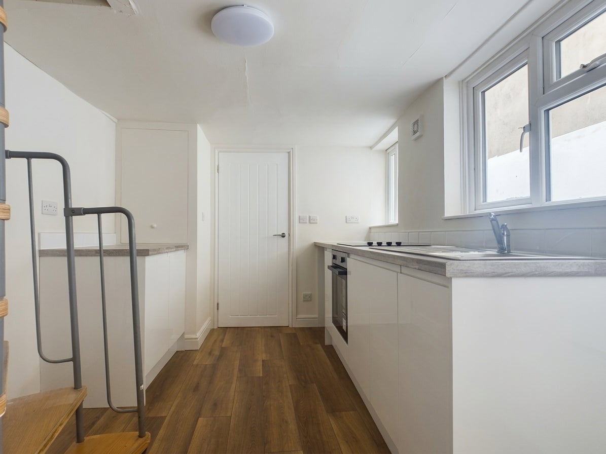Flat Somerset Place in Gloucester