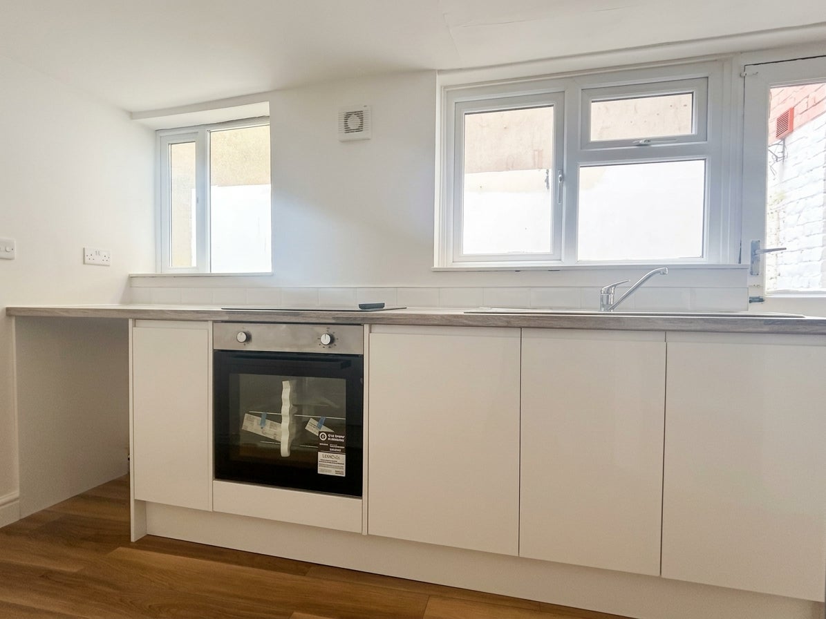 Flat Somerset Place in Gloucester