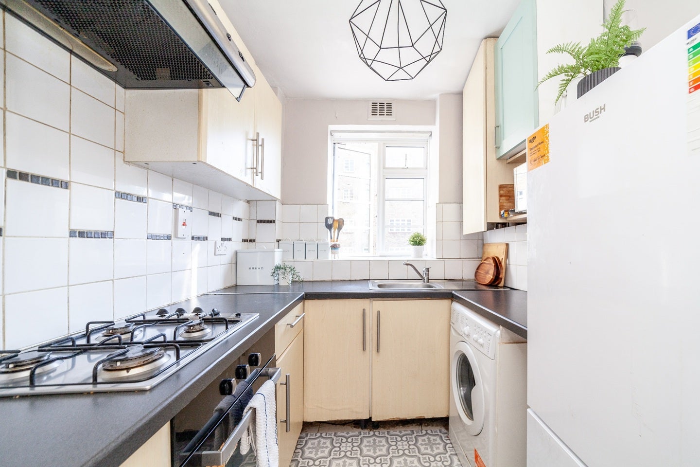 Room Streatham High Road in Greater London
