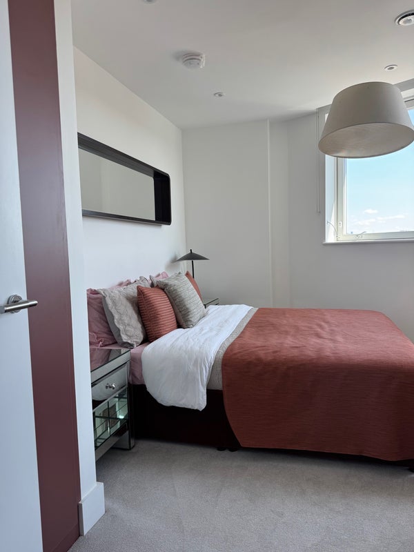 Room Herne Hill Road in Greater London