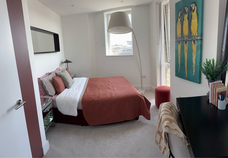 Room Herne Hill Road in Greater London