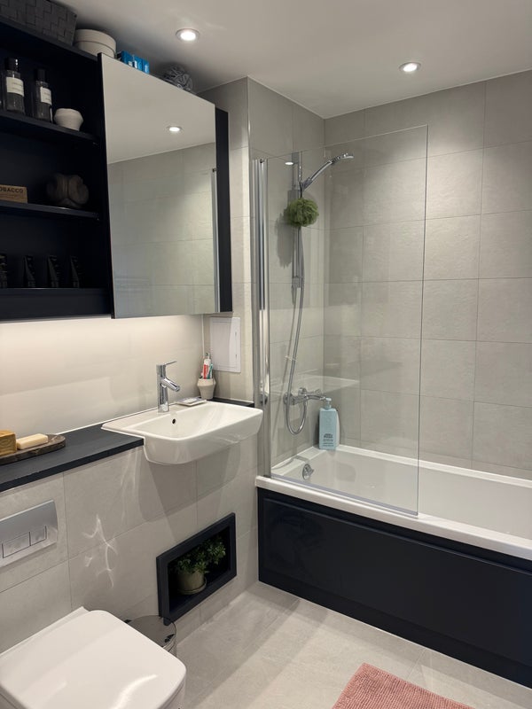 Room Herne Hill Road in Greater London