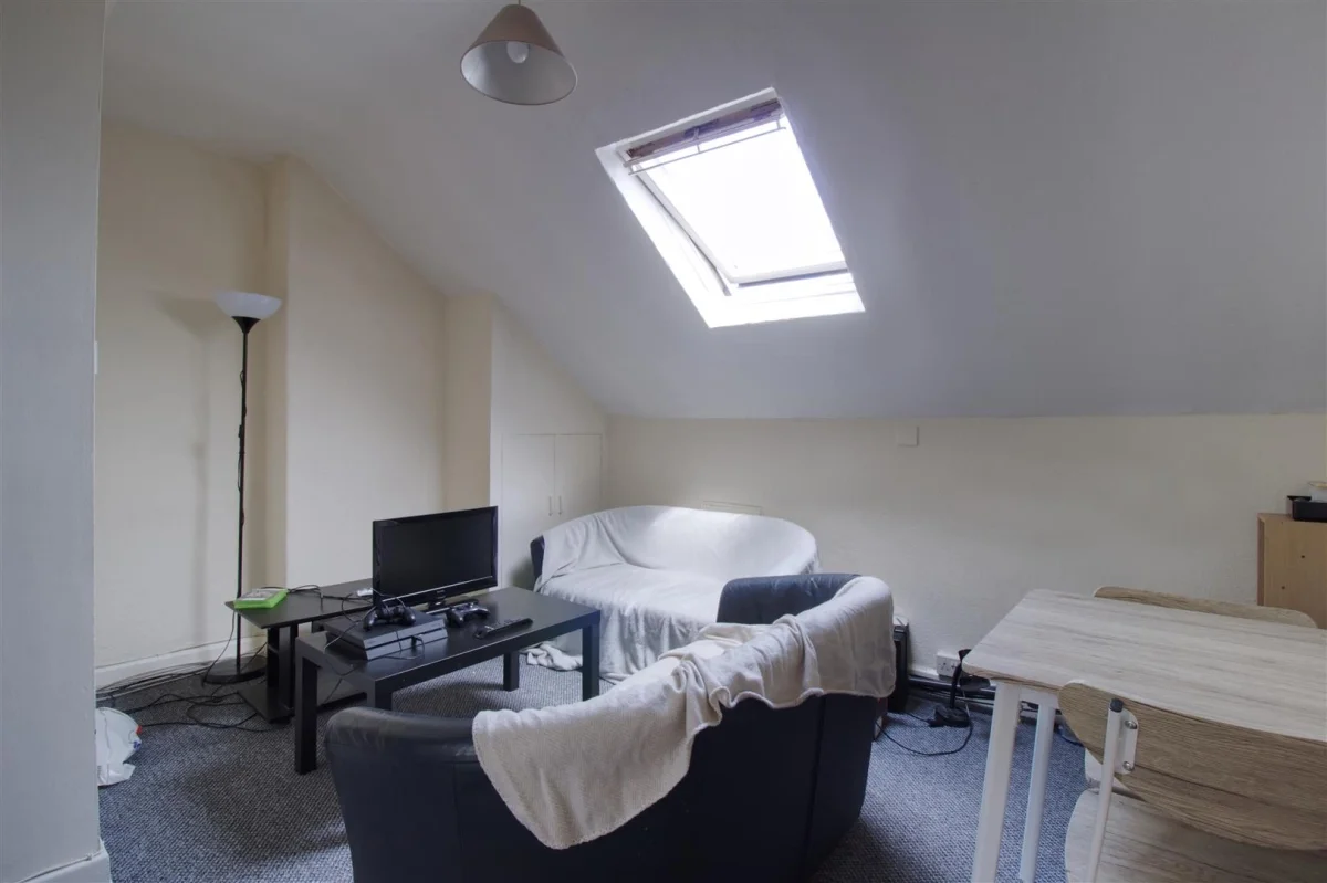 Flat Otley Road in Leeds