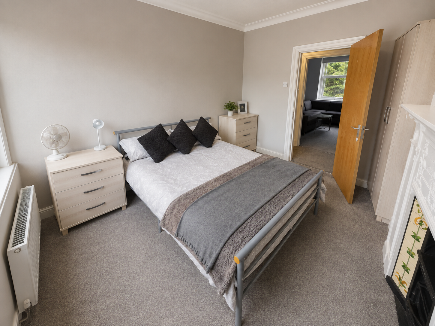 Flat Estcourt Terrace in Leeds