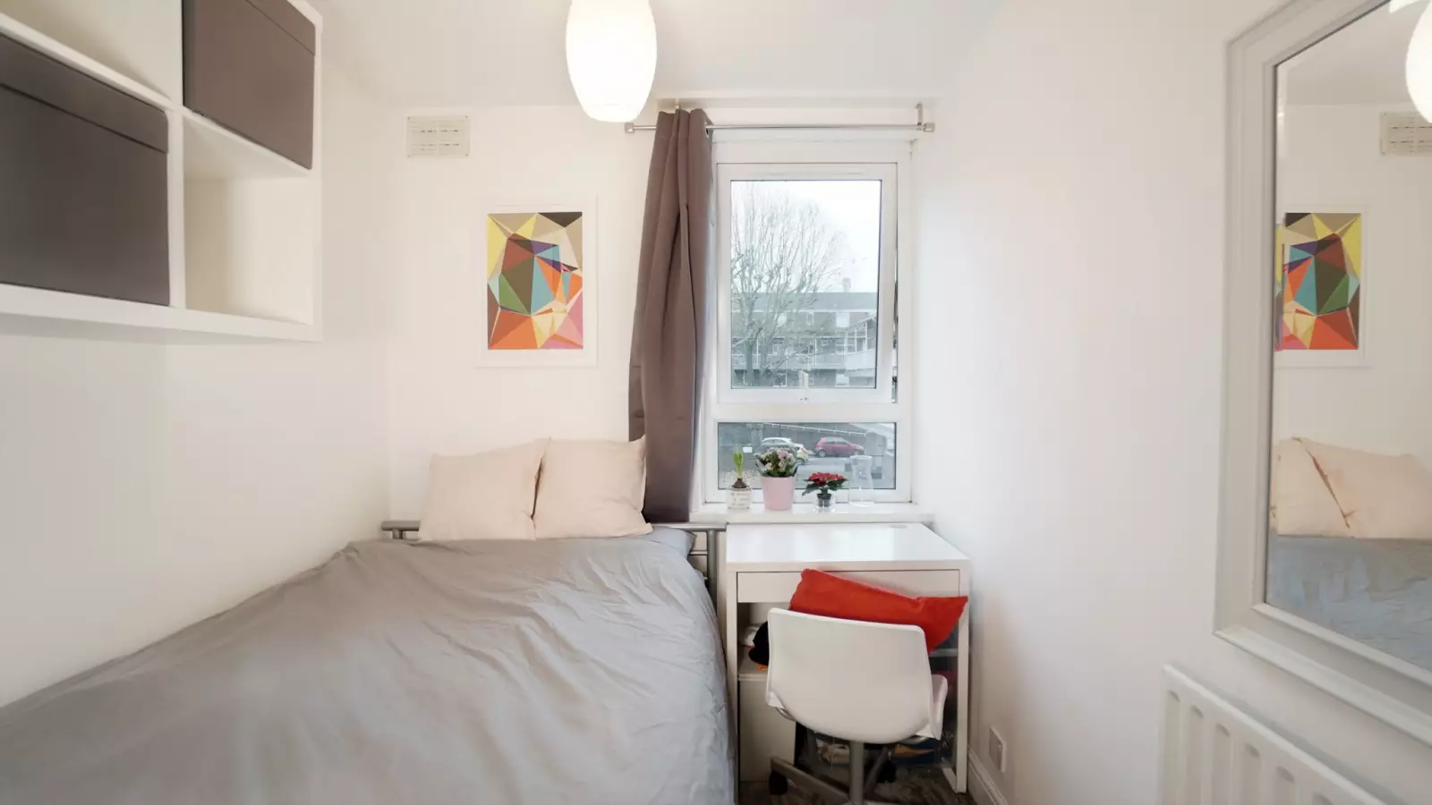 Flat Hind Grove in Greater London
