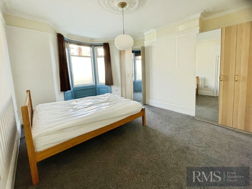 Flat Holmwood Grove in Newcastle upon Tyne
