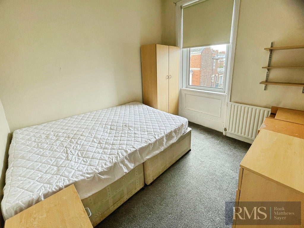 Flat Holmwood Grove in Newcastle upon Tyne