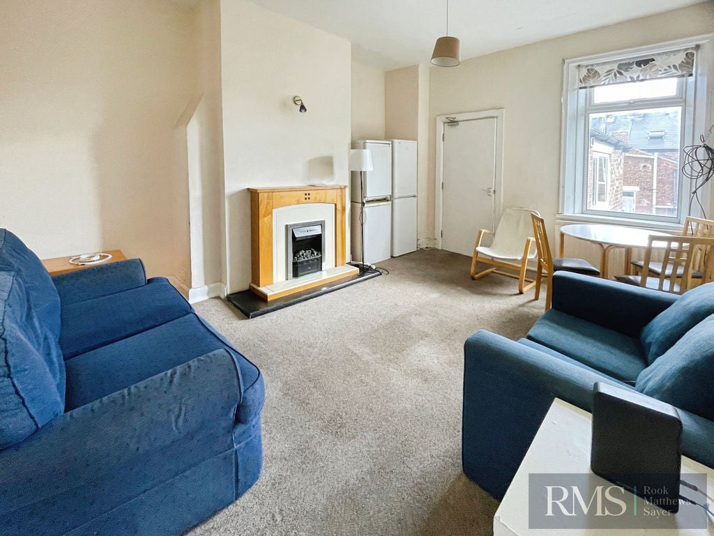 Flat Holmwood Grove in Newcastle upon Tyne