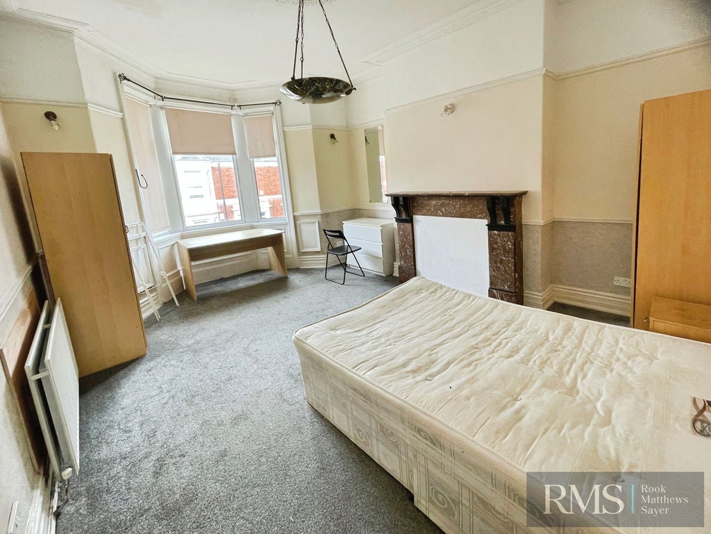 Flat Holmwood Grove in Newcastle upon Tyne
