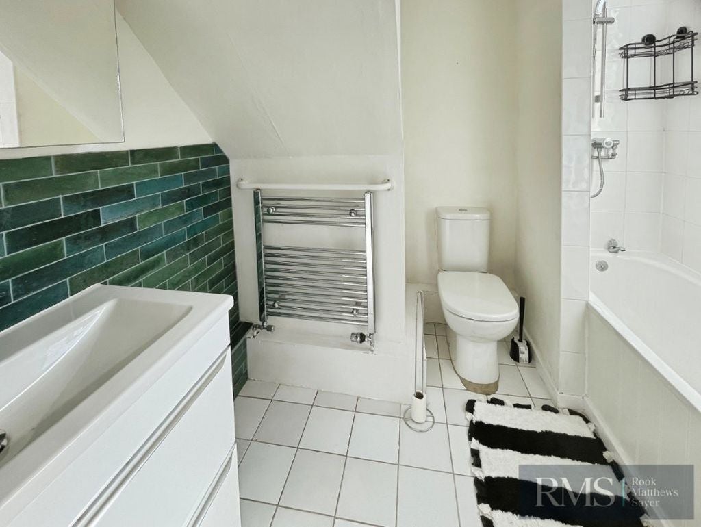 Flat Holmwood Grove in Newcastle upon Tyne