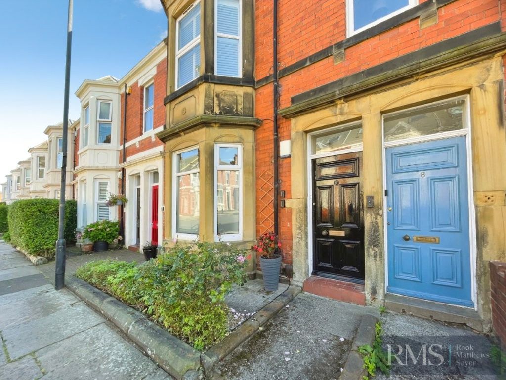 Flat Holmwood Grove in Newcastle upon Tyne