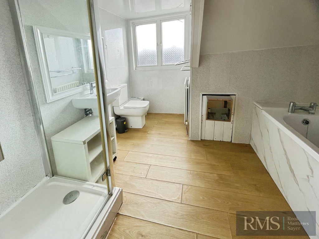 Flat Holmwood Grove in Newcastle upon Tyne