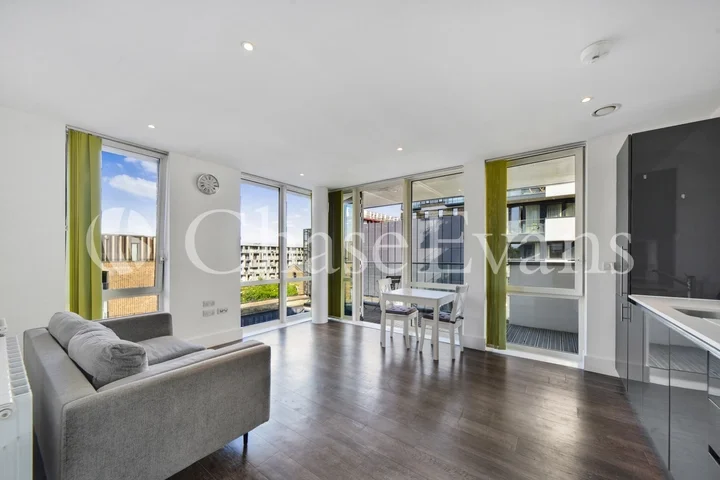 Flat Beresford Street in Greater London