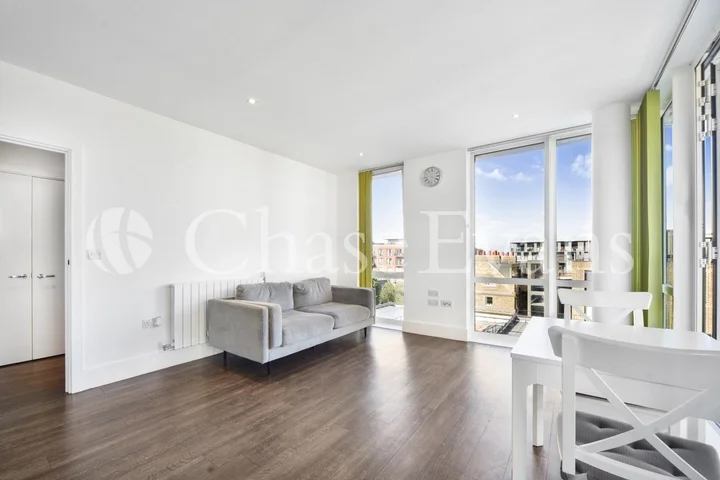 Flat Beresford Street in Greater London