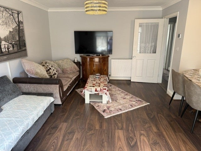 Flat Swanfield Road in Waltham Cross