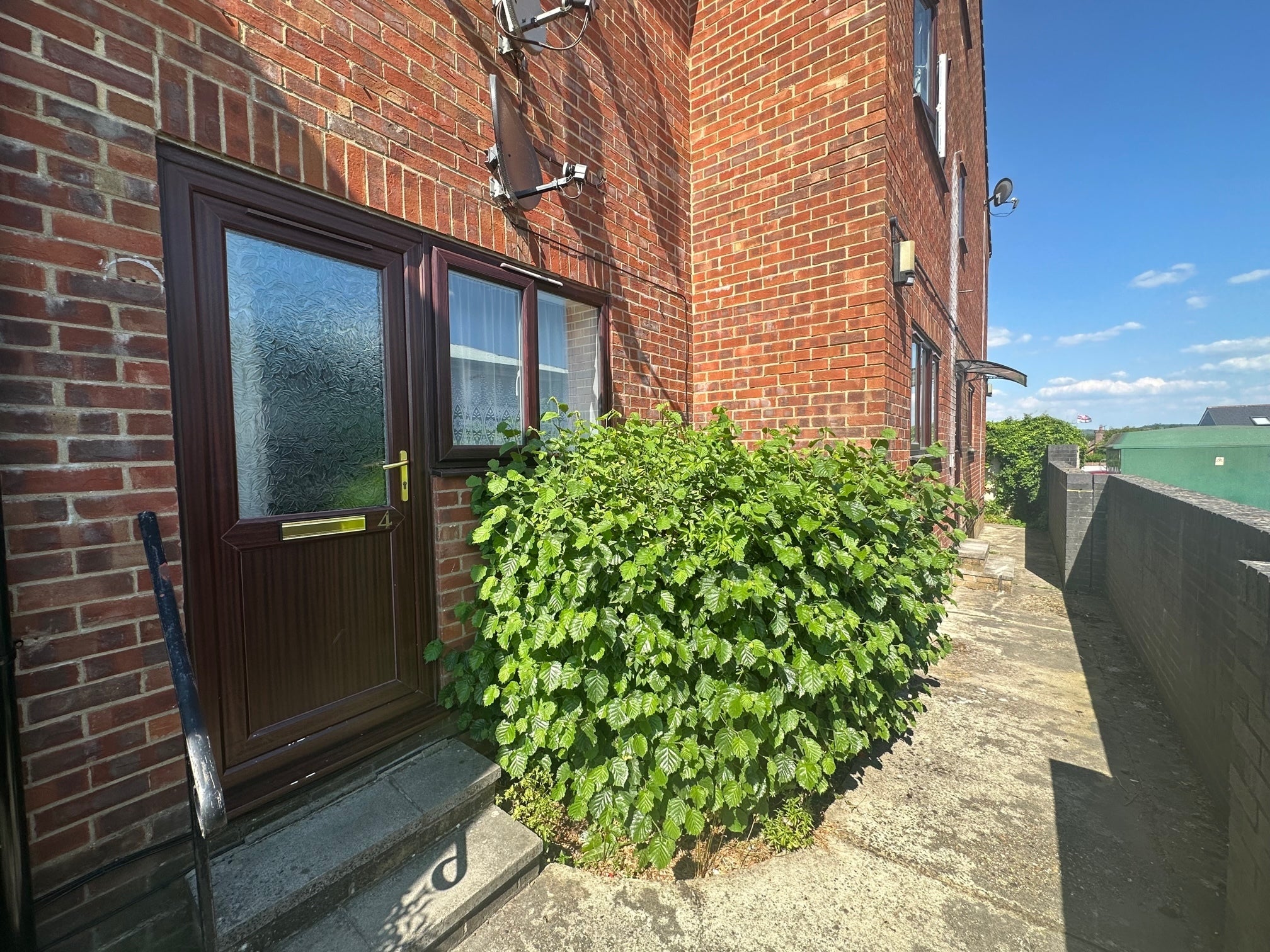 Flat Robin Hill Lane in Durrington