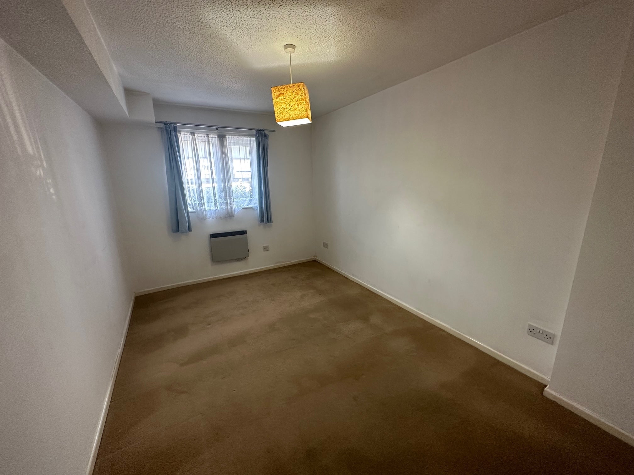 Flat Robin Hill Lane in Durrington
