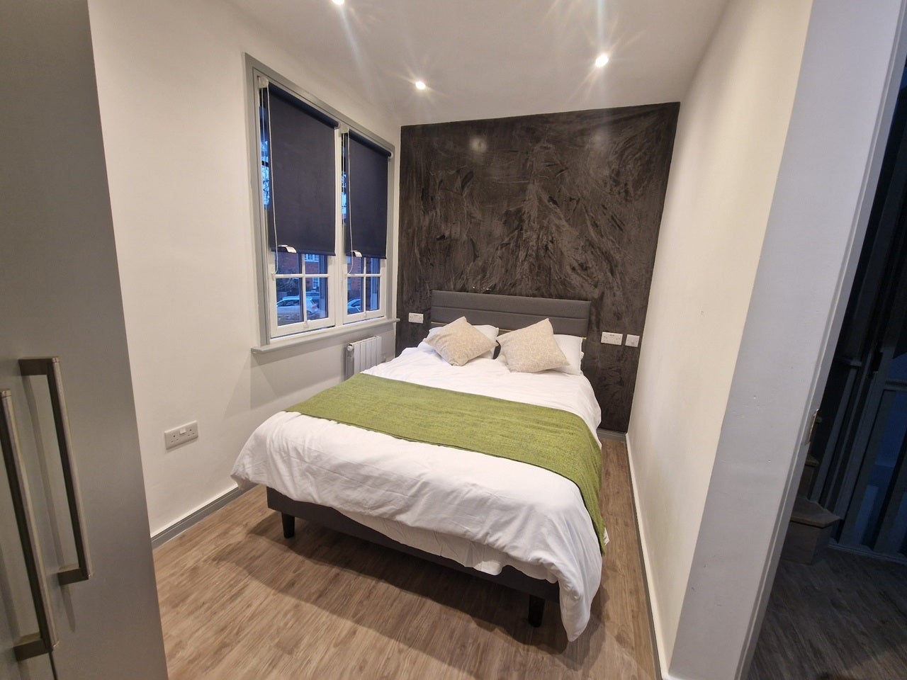 Room Henchman Street in Greater London