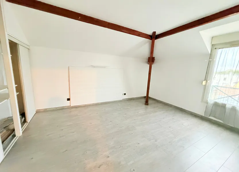 Flat Place des Pénitents in Meulan-en-Yvelines
