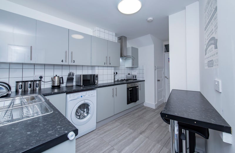 Room Gerard Avenue in Coventry