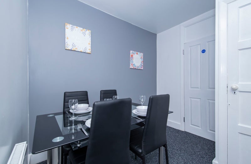 Room Gerard Avenue in Coventry