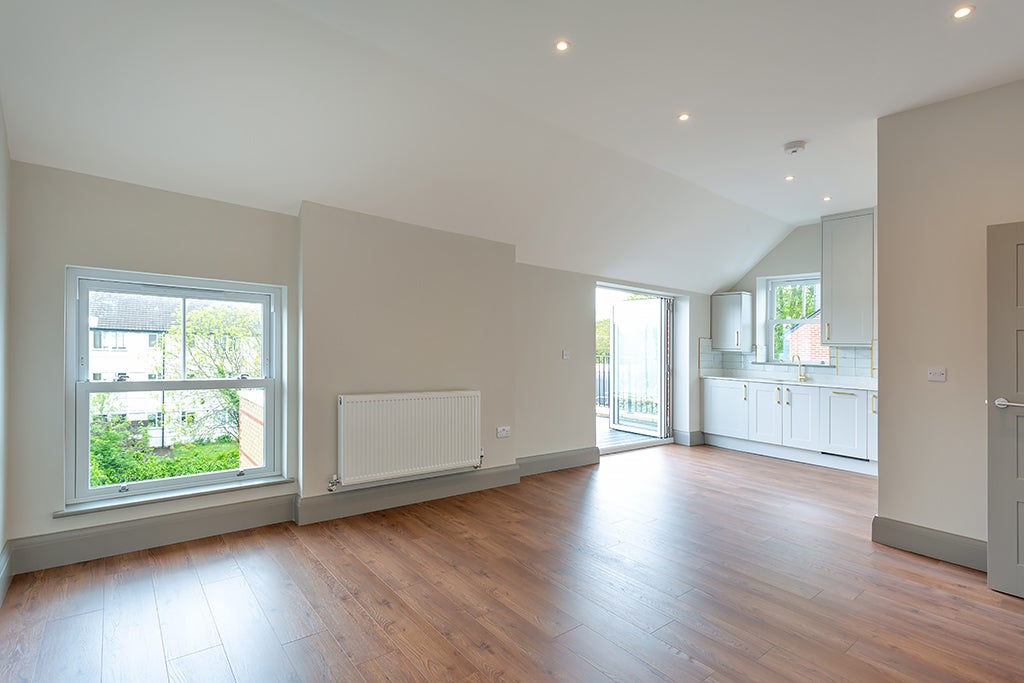 Flat Mayford Road in Greater London