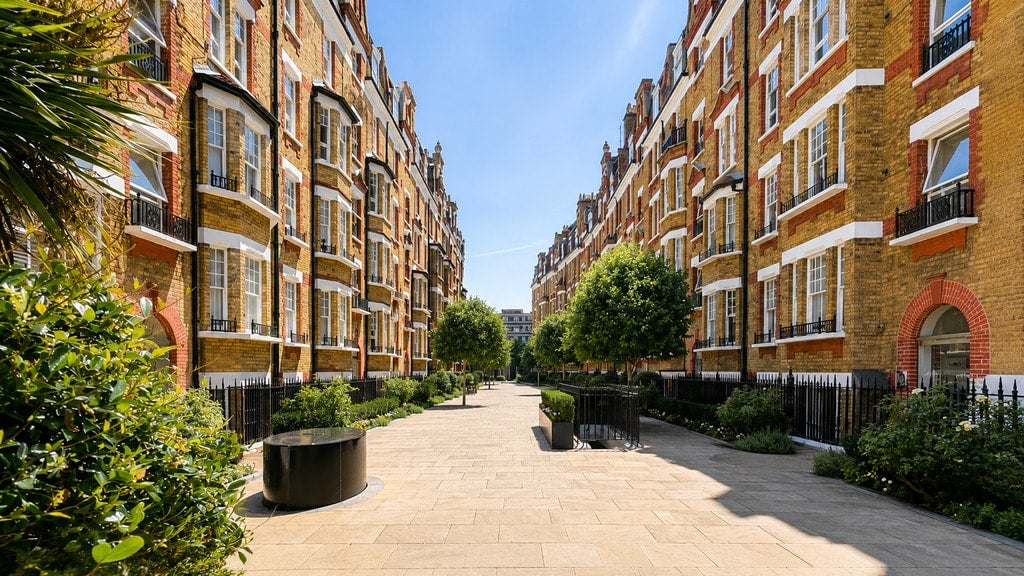Flat Walton Street in Greater London