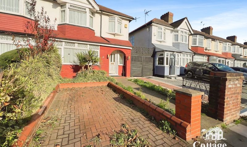 House Harrow Drive in Greater London