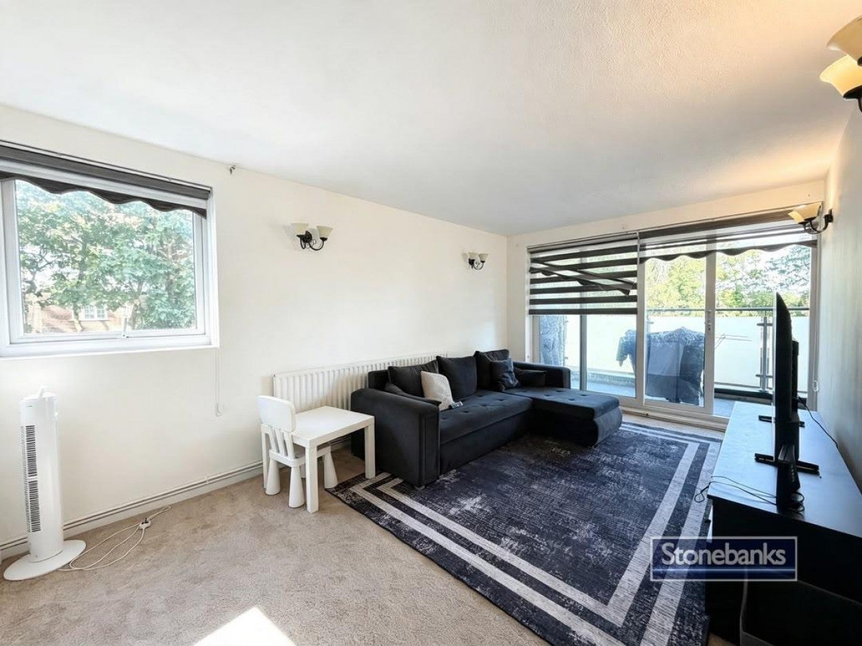 Flat Fairview Court in Greater London