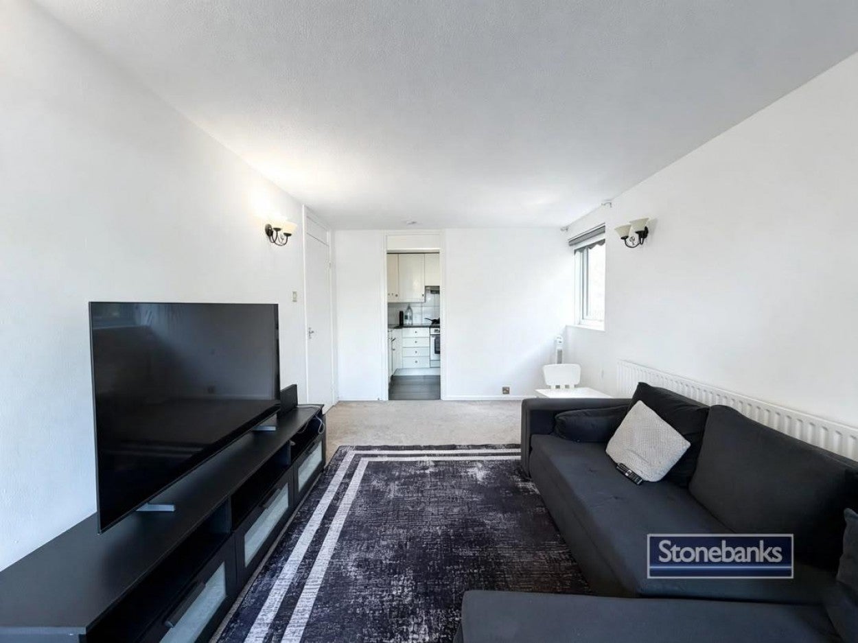 Flat Fairview Court in Greater London