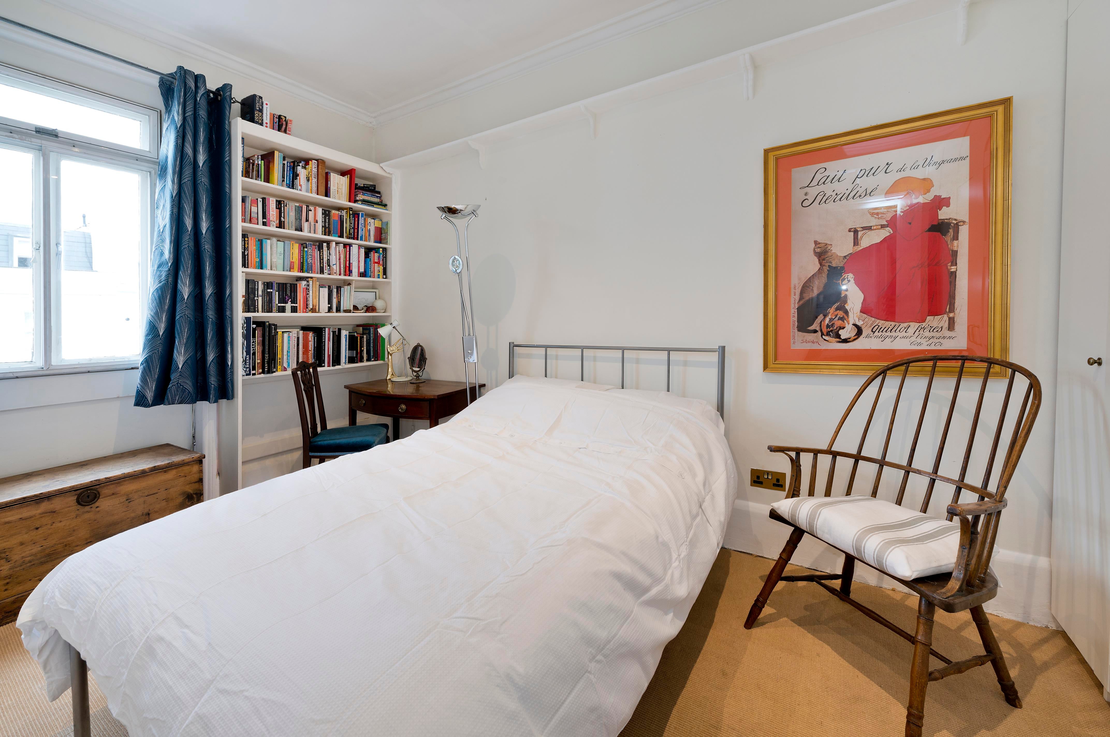 Flat Arundel Gardens in Greater London