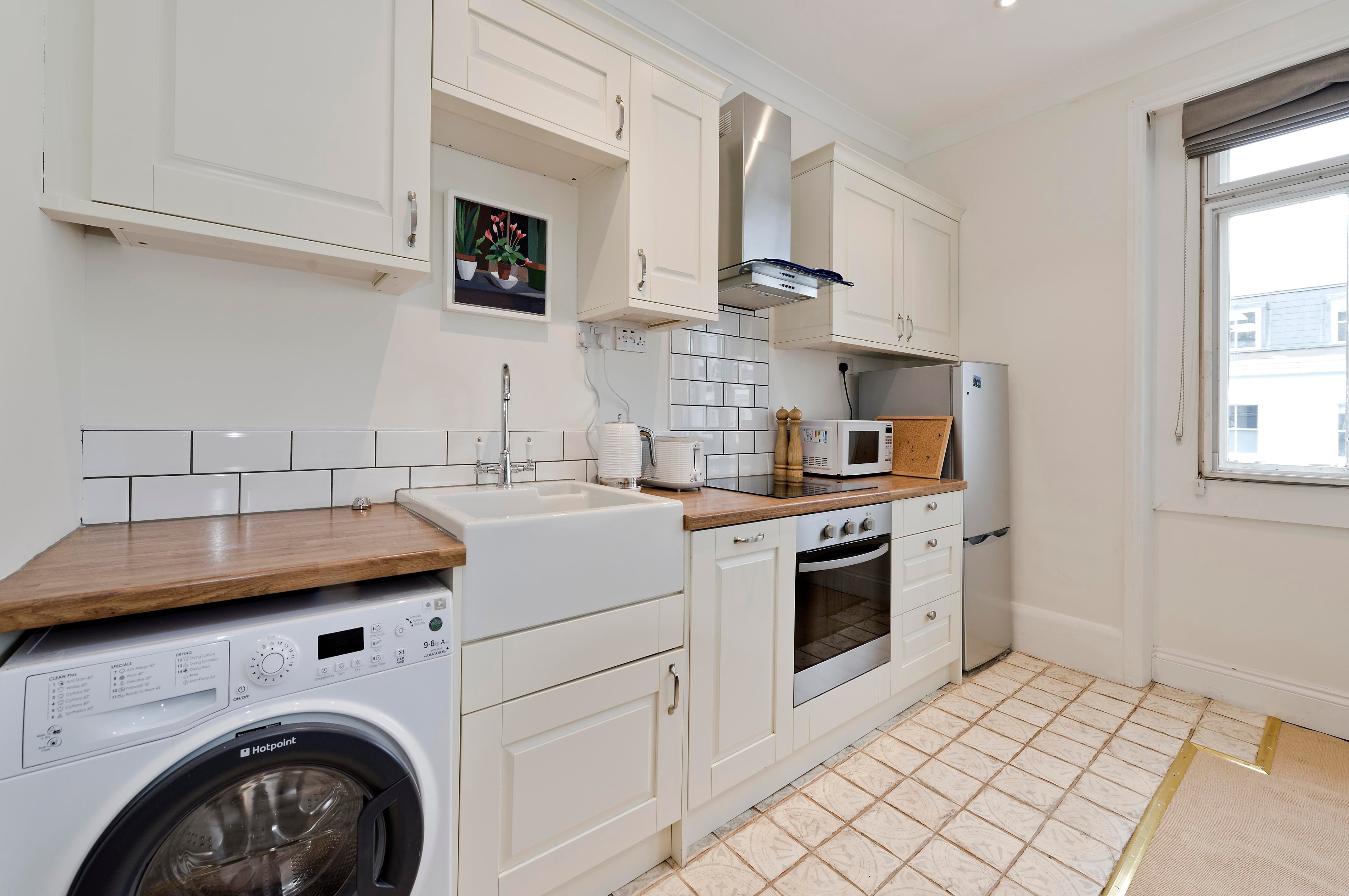Flat Arundel Gardens in Greater London