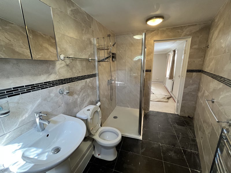 Room Rogers Road in Greater London