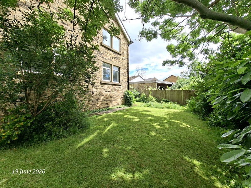 Room Upper Green Avenue in Kirklees