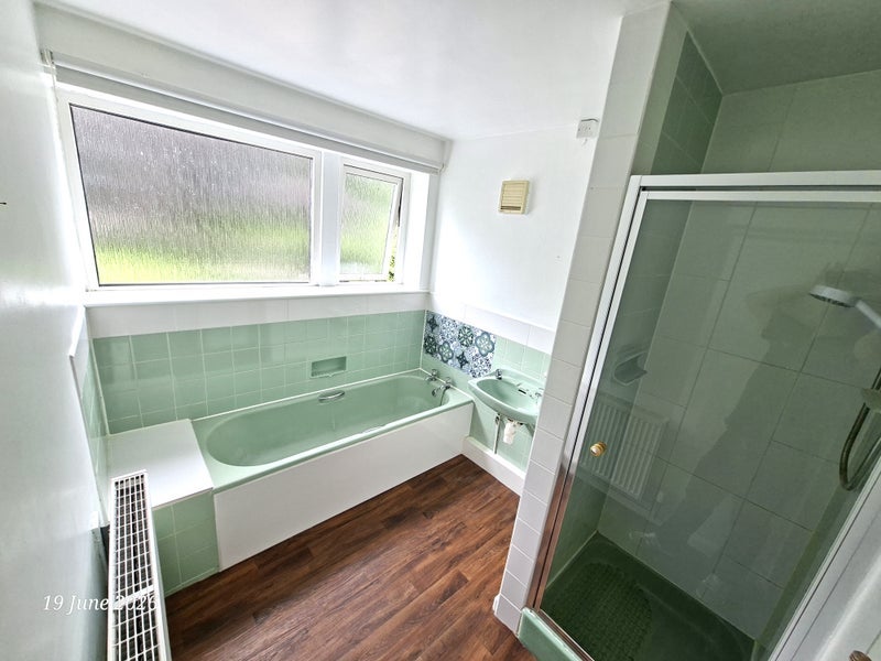 Room Upper Green Avenue in Kirklees