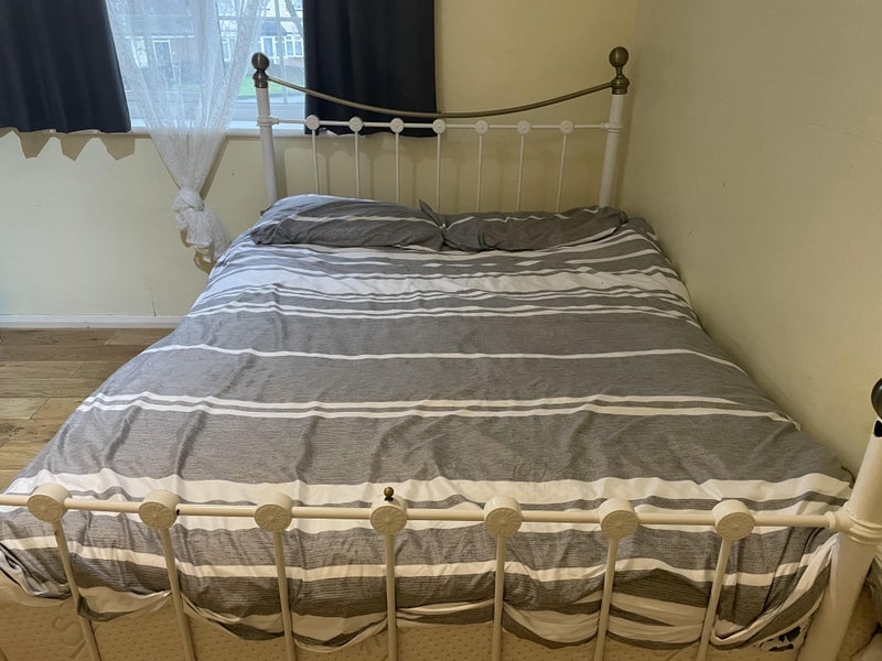 Room Borough Crescent in Sandwell