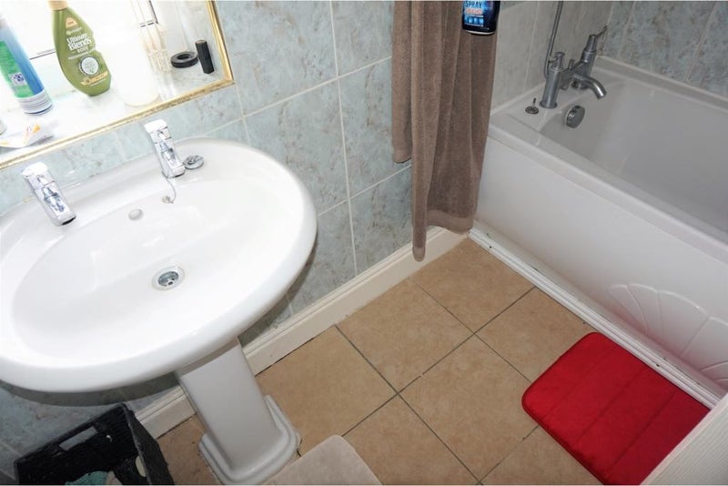 Room Borough Crescent in Sandwell
