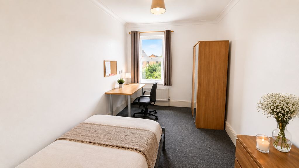 Room Beeston Road in Nottingham