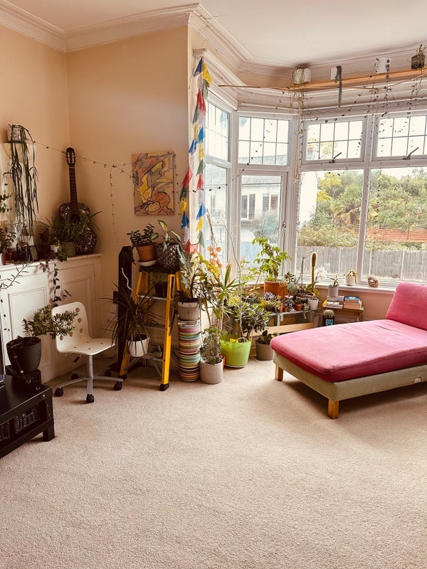 Room Upper Richmond Road West in Greater London