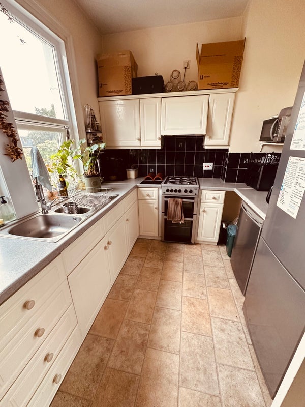 Room Upper Richmond Road West in Greater London