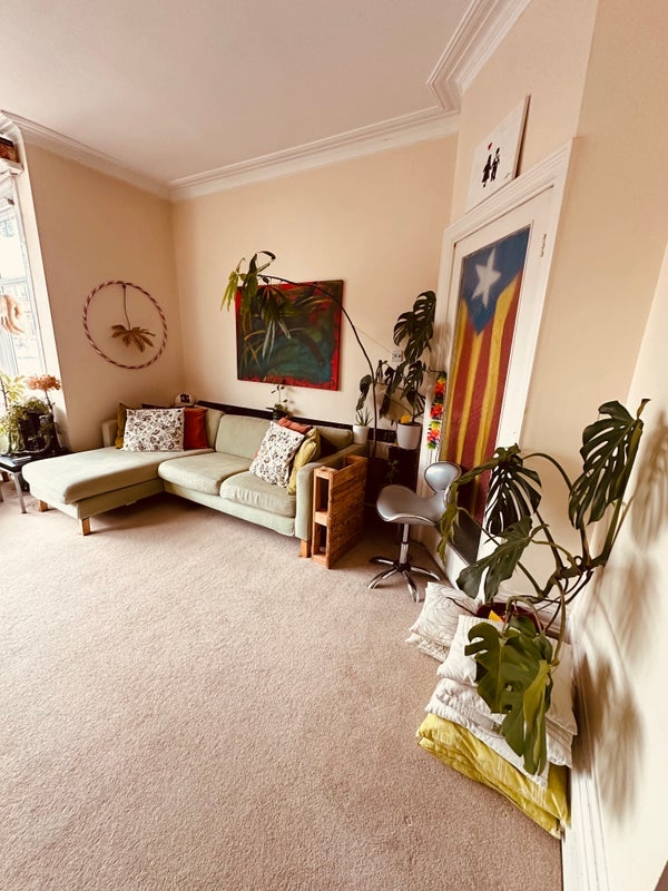 Room Upper Richmond Road West in Greater London
