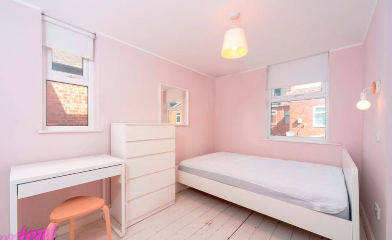 Room Ruskin Avenue in Manchester