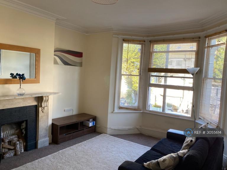 Flat St. Stephen's Avenue in Greater London