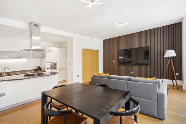 Flat Nevern Square in London