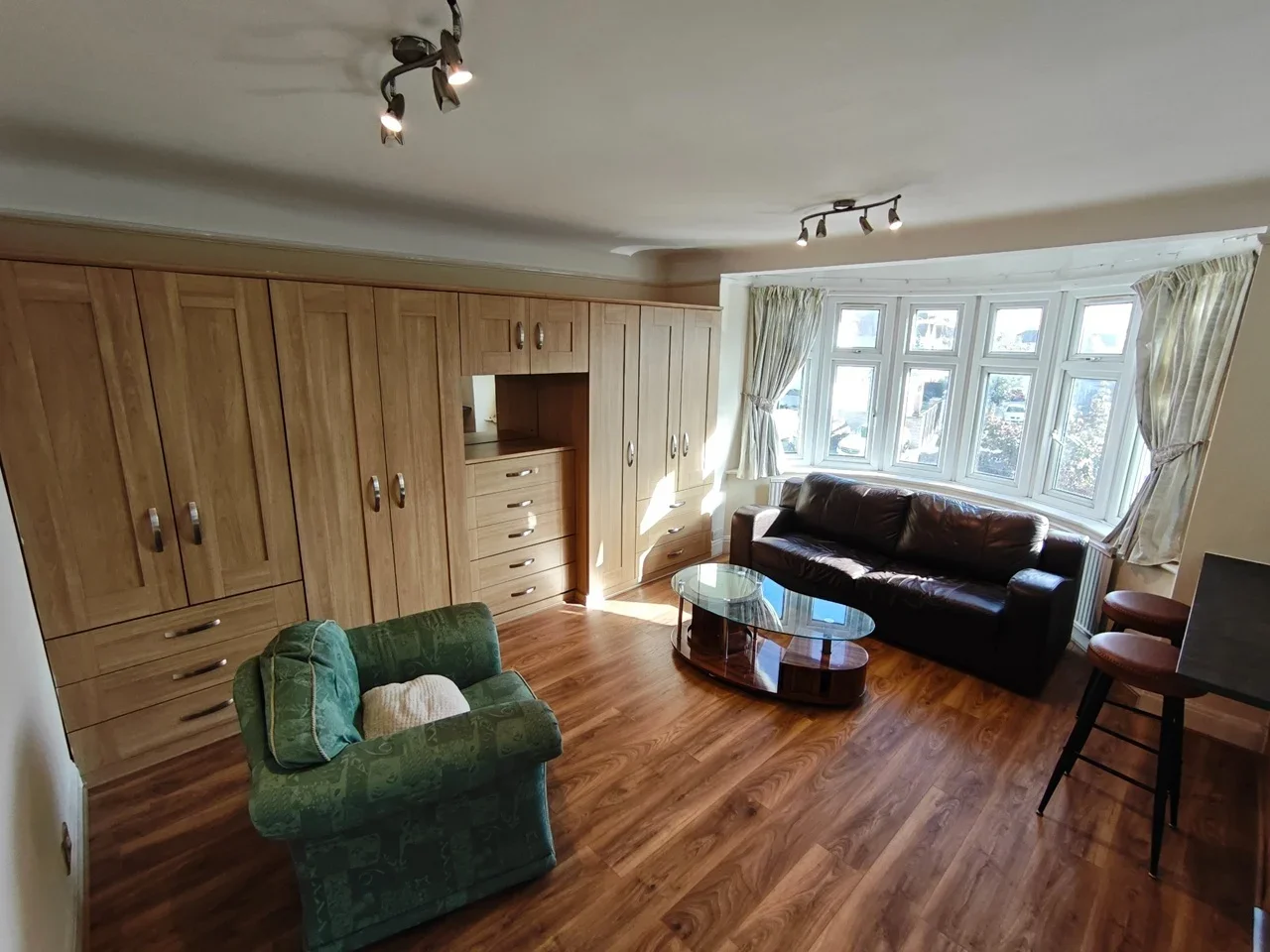 Flat Peterborough Gardens in Greater London